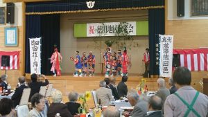 徳田田植え踊り保存会の皆さんがお祝い（徳田地区）